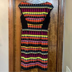 Signature London Style Fitted Dress Sz‎ 4 EUC Chic Sophisticated Tribal 💥SALE💥